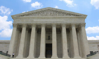 Image of a court house facade.